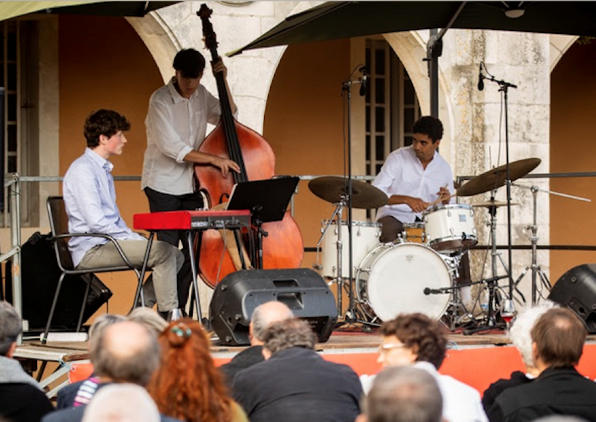 Le trio jazz GS (Levi Harvey (piano), Jao Delevallez (contrebasse), Thomas Le Galo (drums) sur le bordeaux Château Bellevue 2018